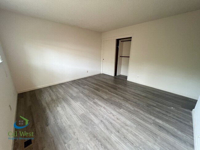 Building Photo - $2895 -  Downstairs 2 Bed 1.5 Bath-Updated Kitchen near Westgate Center