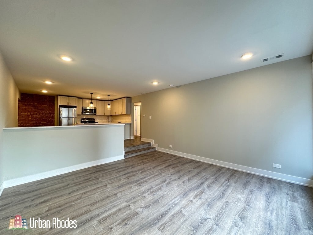 Building Photo - 1220 N La Salle Dr