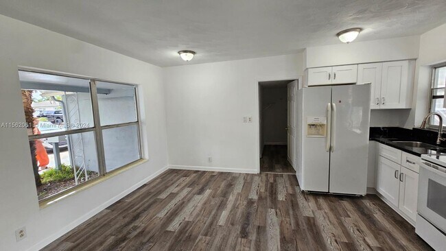 Building Photo - 123 SW 68th Ave