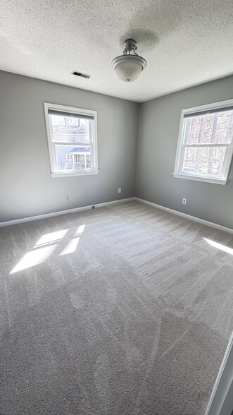 Bedroom 2 from door - 4 Bunker Hill Pl