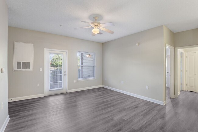 Building Photo - 2 Bedroom special! 3rd floor Seinfeld avai...
