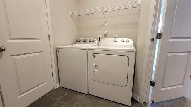 Building Photo - 404 Ferrule Dr