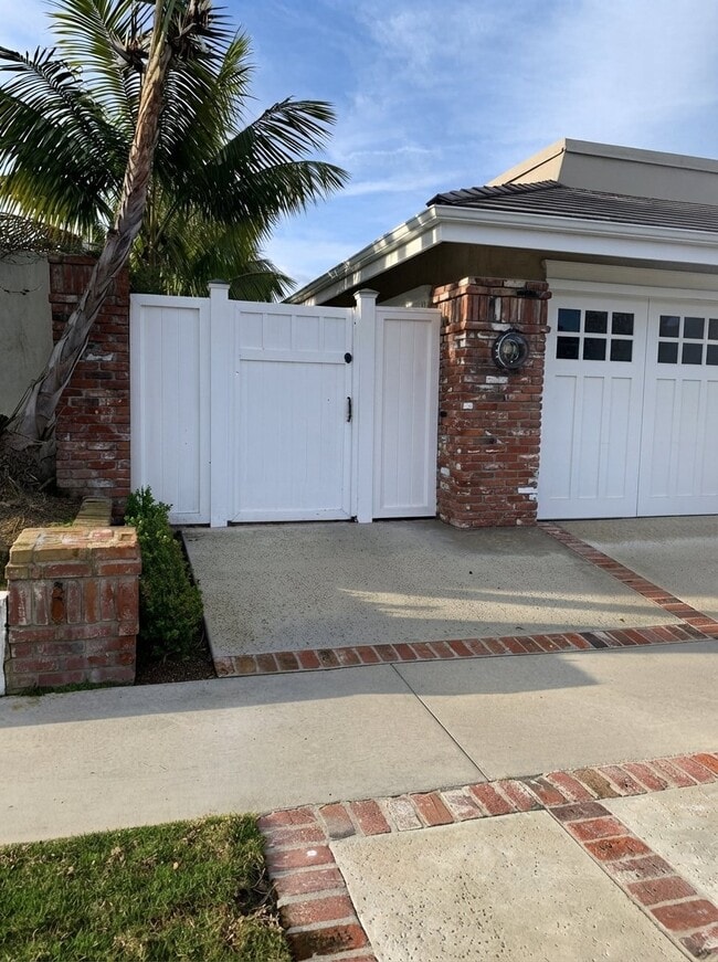 Building Photo - 974 Sandcastle Dr