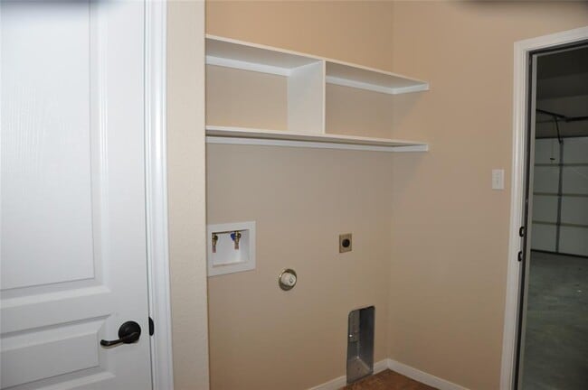 Building Photo - 5603 Drury Ln