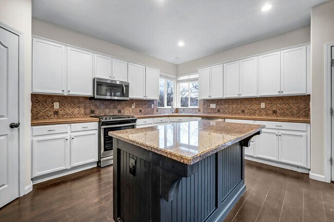 Building Photo - Enjoy this Spectacular Parklike backyard with Landscaping Included in Rent