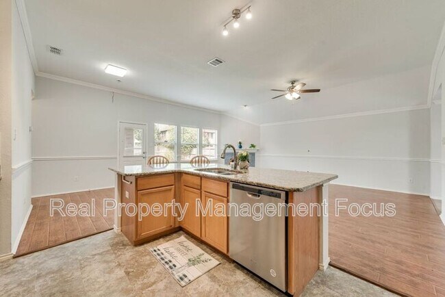 Building Photo - 1004 Trickham Dr