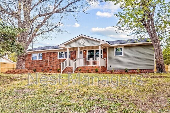 Building Photo - 1604 Crescent Dr