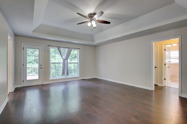 Building Photo - 3 bed 2 bath w sweet basement.  Go