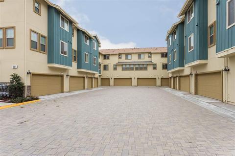 Building Photo - Beautiful Brand New Townhome in Sage Community