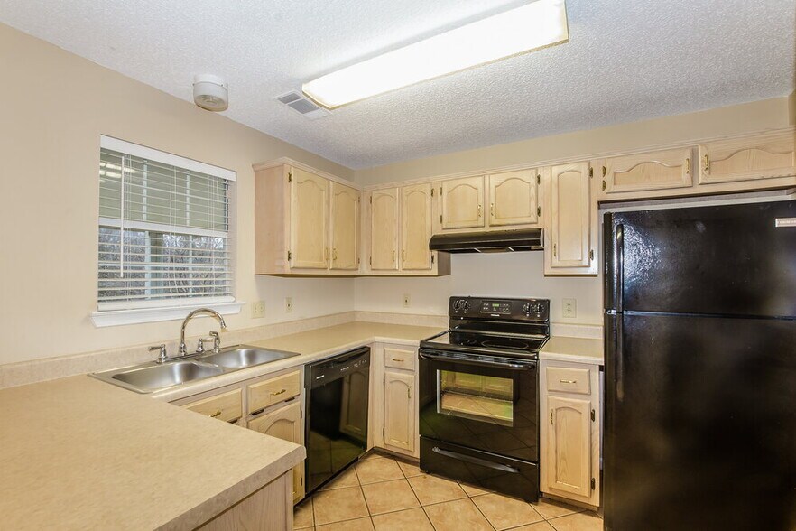 Building Photo - 6867 Brady Hill Dr