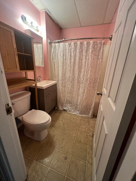 Building Photo - 53 Farragut Rd