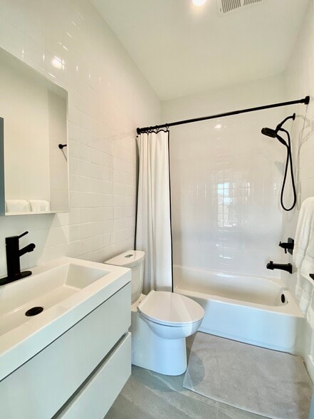 Bathroom - 5237 Irvington Pl