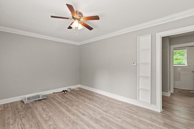 Building Photo - For Rent - $1195.00 2 bedroom/1 bath Duplex unit