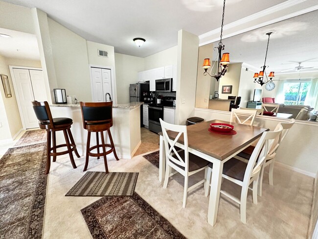 Building Photo - Fully Furnished, Bright 1 Bed 1 Bath Groun...