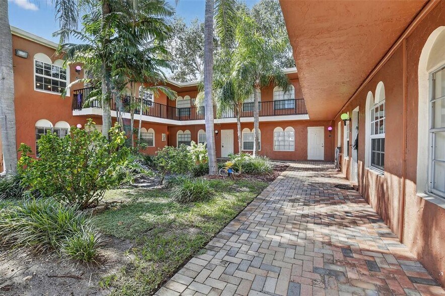 Building Photo - 1405 Miami Rd