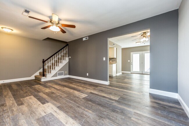 Building Photo - Southview Plaza Townhomes