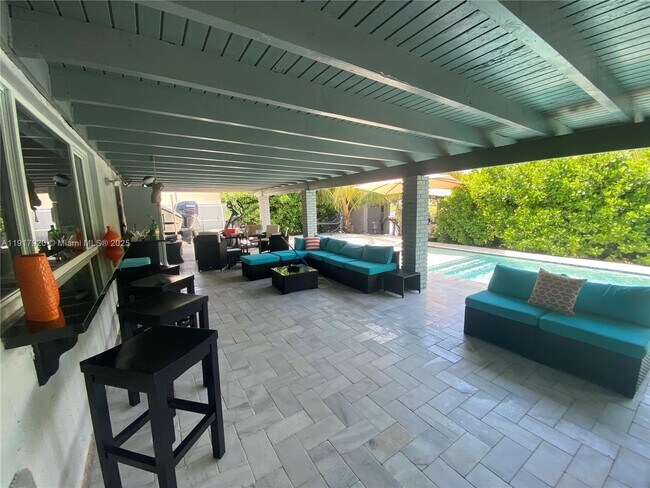 Building Photo - 7010 SW 144th Pl