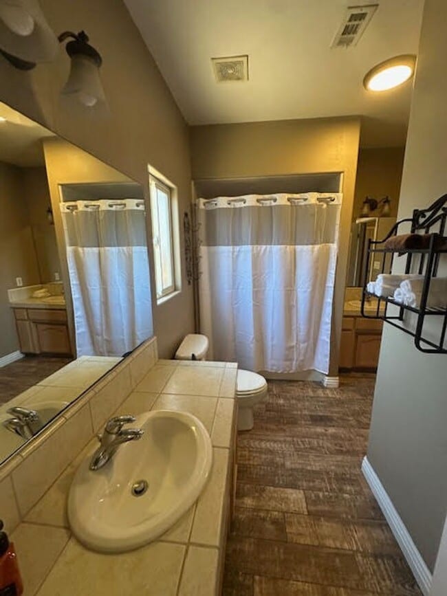 Building Photo - Single Family home in West Bakersfield
