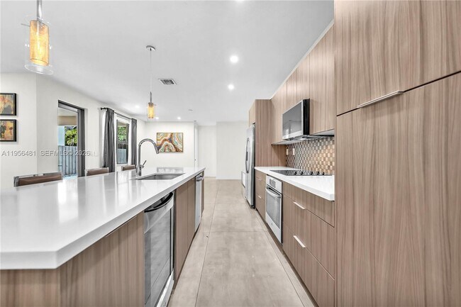 Building Photo - 10250 NW 76th Terrace