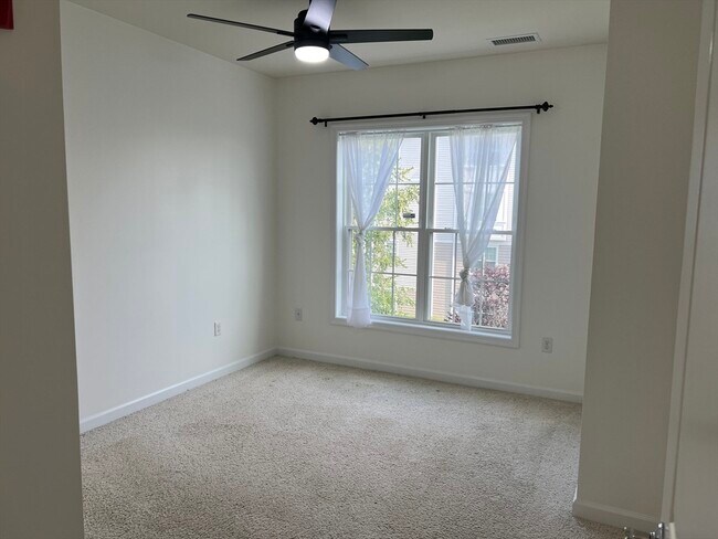 Building Photo - 132 Clocktower Dr