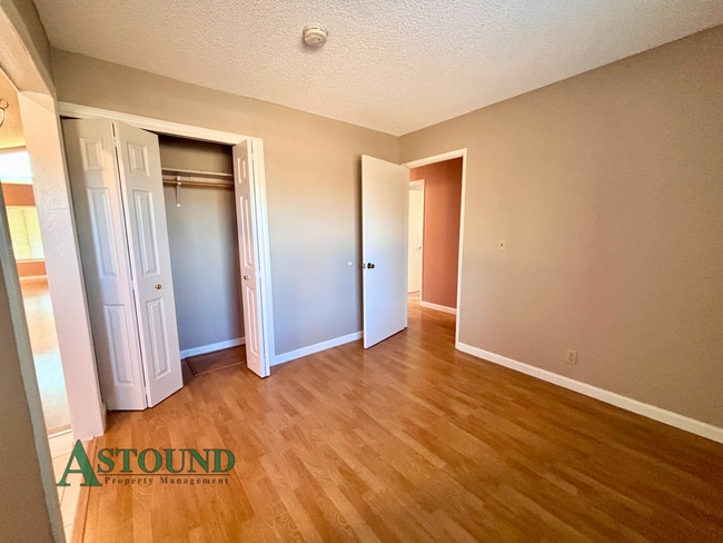 Building Photo - 103 Oriole Ct