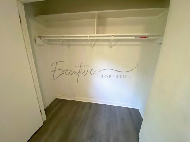 Building Photo - 1BR Apartment – $795 w/ ALL Utilities Paid!