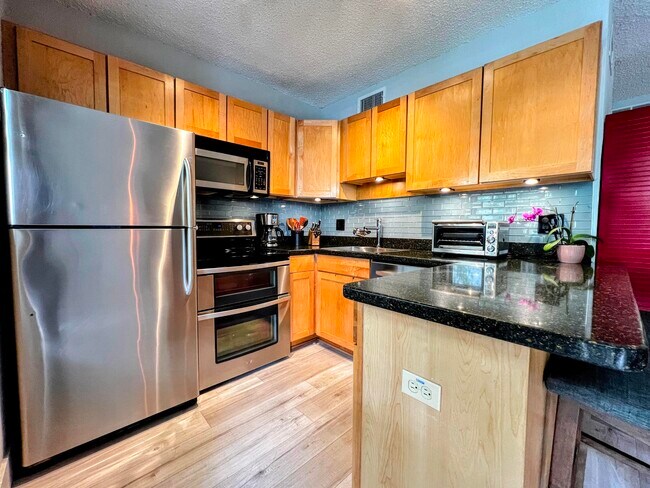 Building Photo - 2660 NE 8th Ave