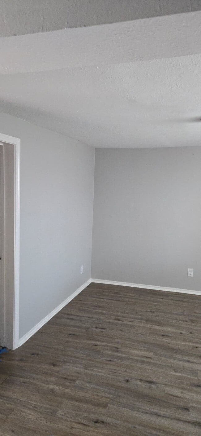 Building Photo - 6928 Hershe St