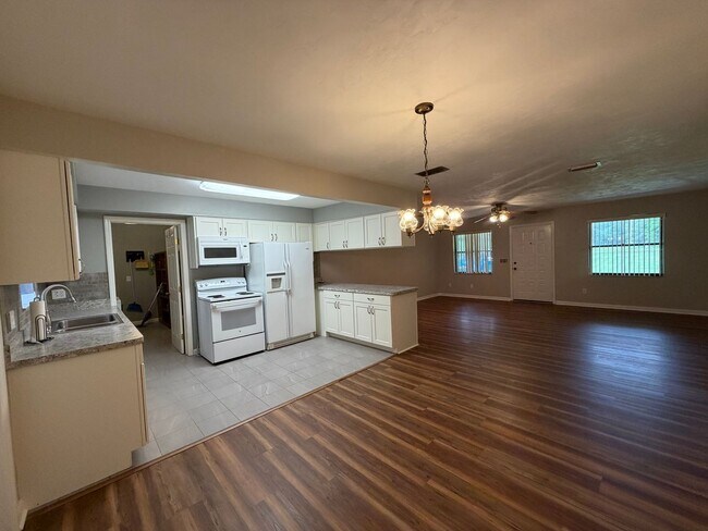 Building Photo - Newly renovated, new painted on large lot - mowing included in rent!
