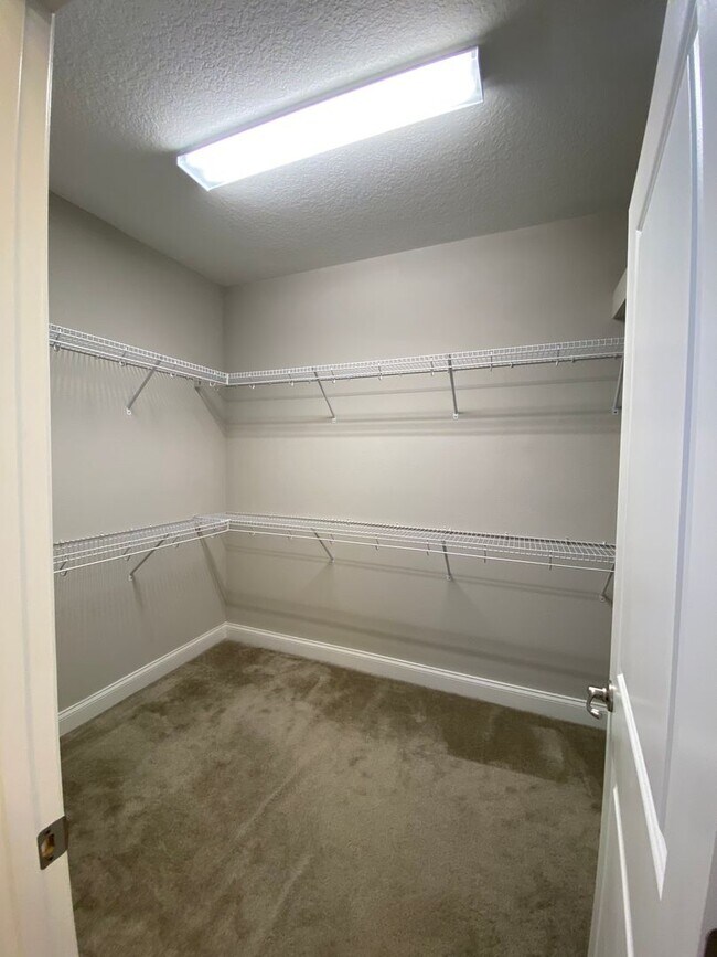 Building Photo - Beautiful 3 bedroom, 2.5 bathrooms  located in The Preserve of Oviedo on the Park