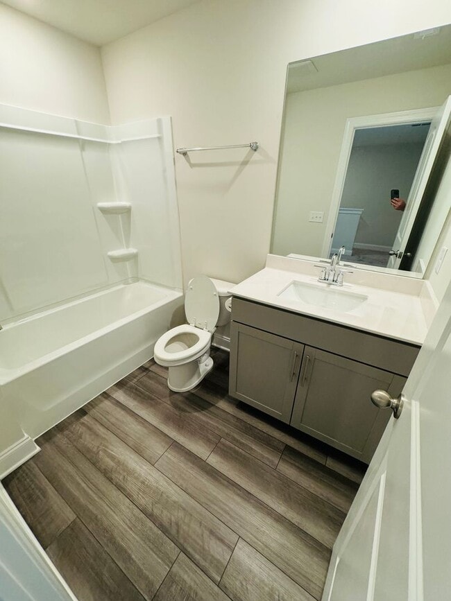 Building Photo - FOR LEASE - 3 bed, 2.5 bath, 1611 sqft tow...
