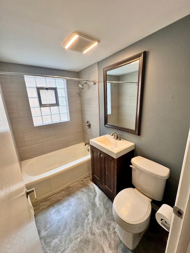 Building Photo - 4736 S Tripp Ave