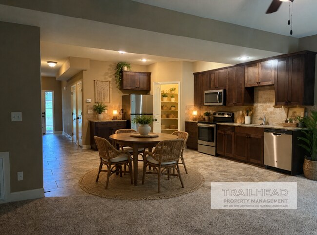Building Photo - Northland Living at Its Best | 3 Bed • 2 Bath • 1,500 Sq Ft