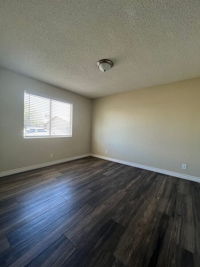 Building Photo - 14070 Juniper St
