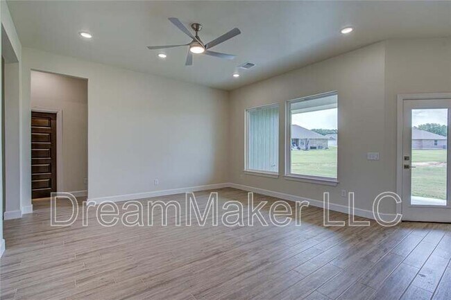 Building Photo - 207 Hope Ave