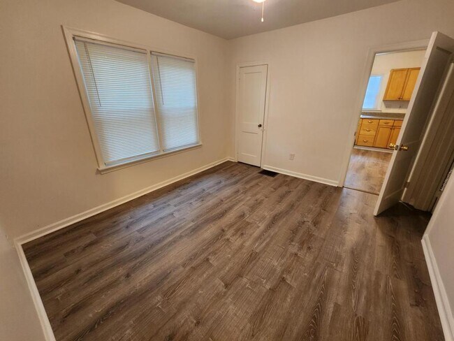 Building Photo - 2431 N Decatur Rd