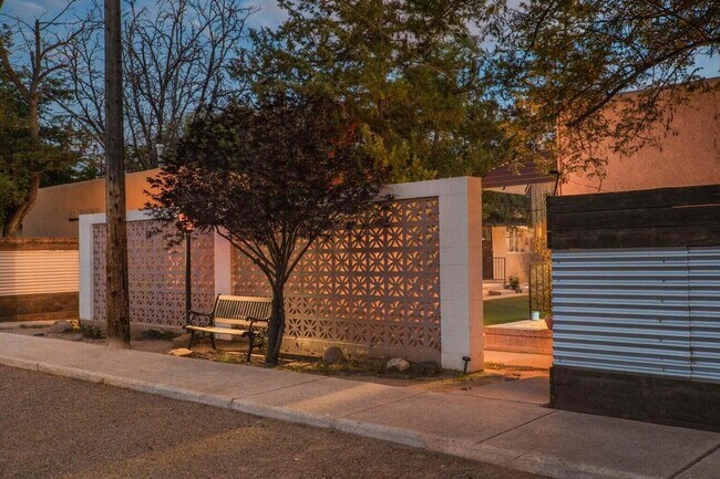 Building Photo - 358 Pueblo Solano Rd NW