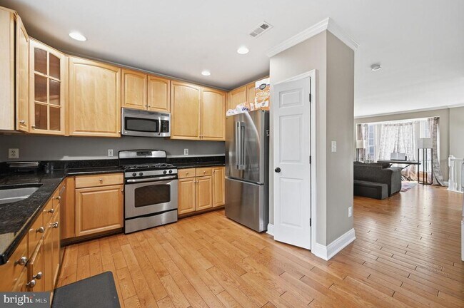 Building Photo - 25203 Dunvegan Square