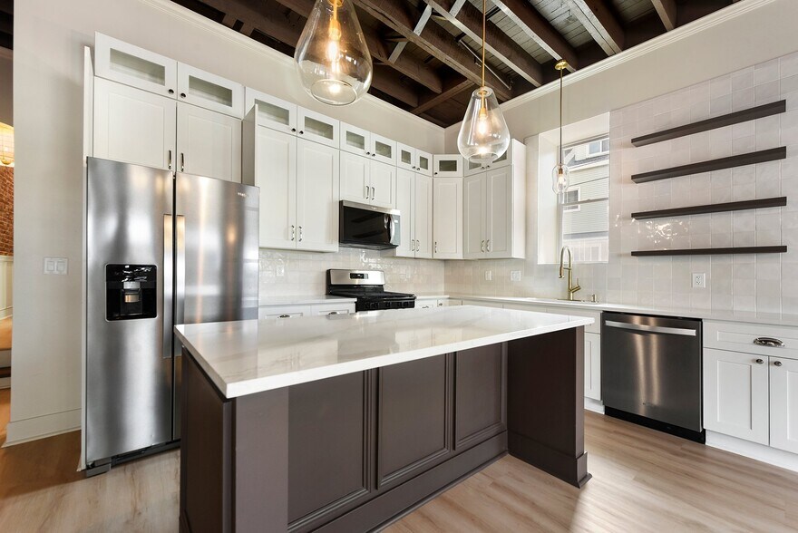 Building Photo - 421 52nd St