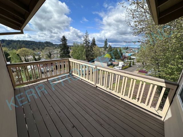Building Photo - THE FIRST MONTH'S RENT IS FREE! Charming 3-Bedroom Tri-Level Retreat in Estacada with Spacious 19...