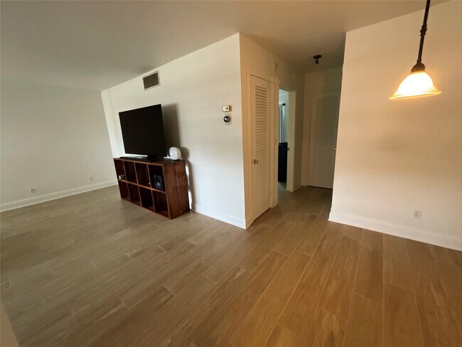 Building Photo - 2424 NE 9th St