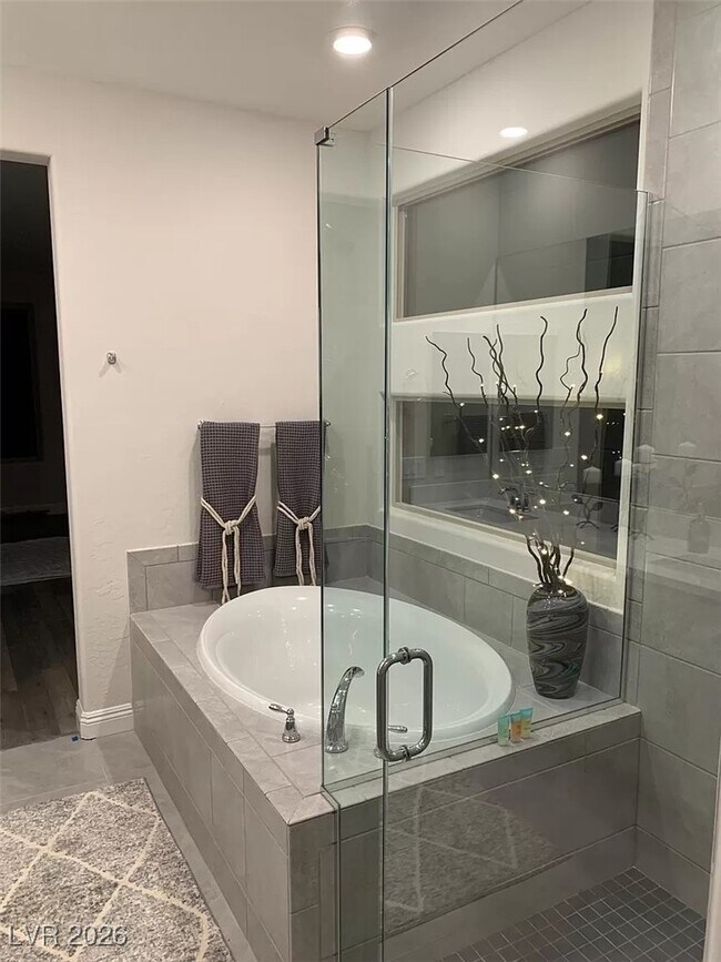 Building Photo - 92 Lake Oasis St