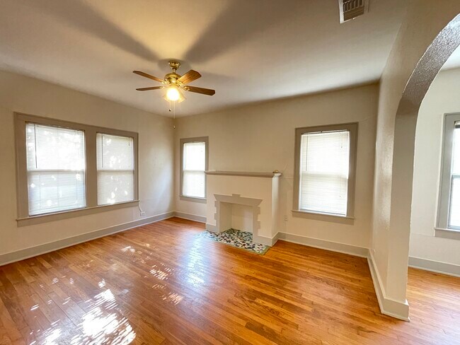 Building Photo - 713 E Elmira St