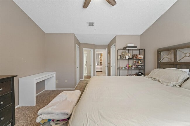 Building Photo - 621 Carriagehouse Ln