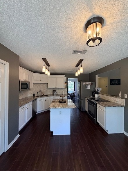 Building Photo - 205 Villacrest Dr