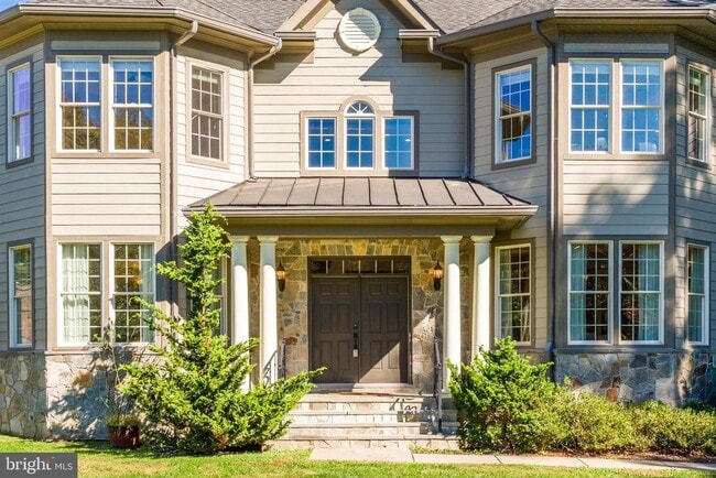 Building Photo - 829 Golden Arrow St