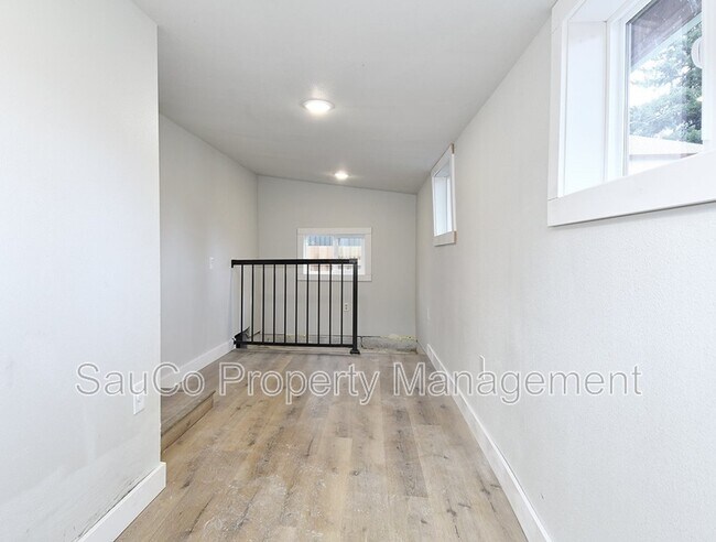 Building Photo - 202 NE 92nd Pl