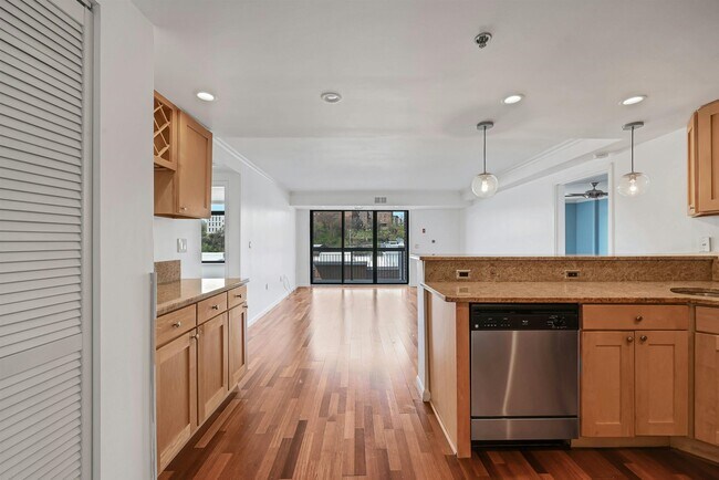 Building Photo - 700 1st St