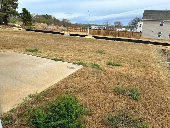 Building Photo - Charming 3 Bedroom Home Located In Angier