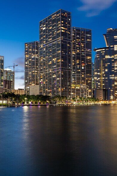 Building Photo - 485 Brickell Ave